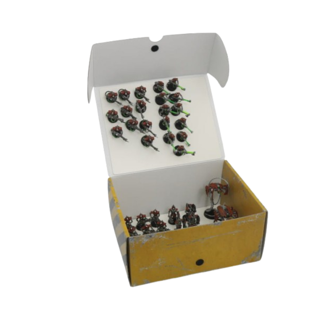 Half-size Medium Box with two plates for magnetically-based miniatures