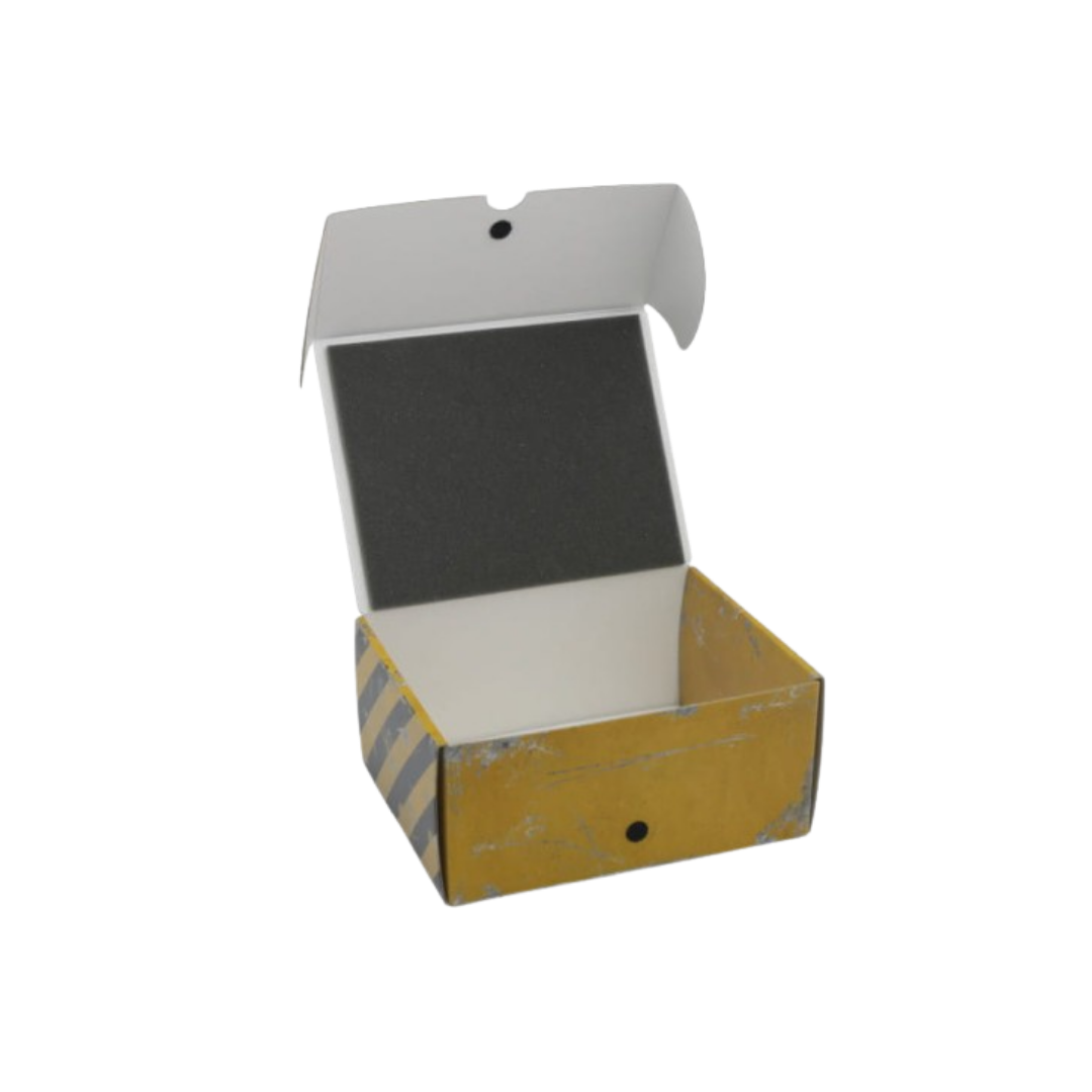 Half-size Medium Box for magnetically-based miniatures