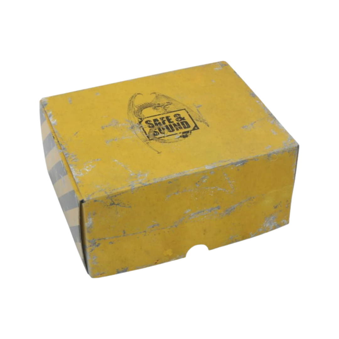 Half-size Medium Box with two plates for magnetically-based miniatures